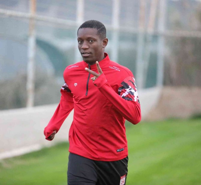Sivasspor’da Max Gradel Antalya Kampına Katıldı