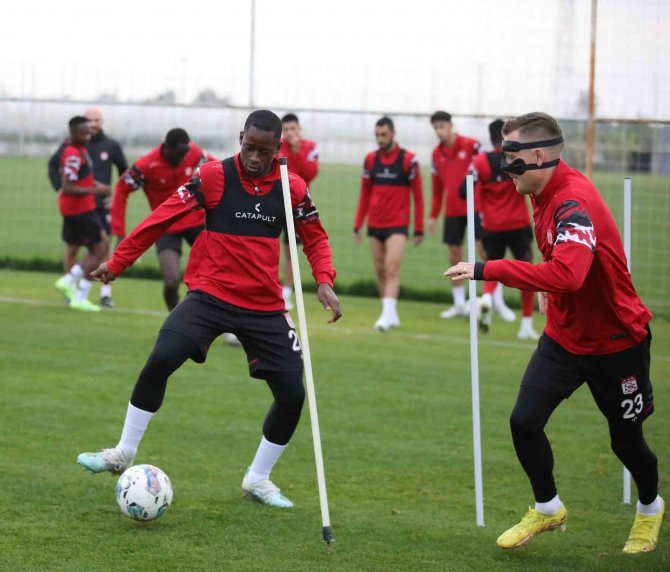 Sivasspor’da Max Gradel Antalya Kampına Katıldı