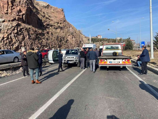 Ankara’da Zincirleme Kazada 5 Araç Birbirine Girdi
