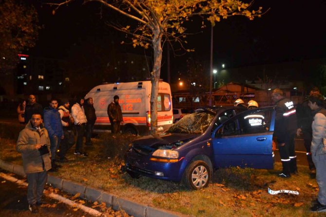 Kırmızı Işık İhlali Ve Aşırı Hız Kazaya Neden Oldu, Otomobil Hurdaya Döndü