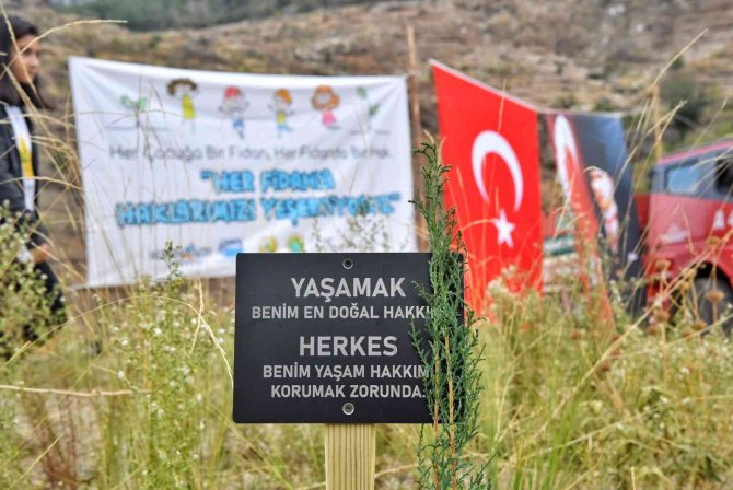 Konyaaltı’nda Çocukların Ağaç Dikme Heyecanı