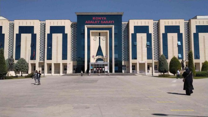 Otomobillerden Mont, Para Ve Anahtar Takımı Çalan Hırsızı Yakalandı