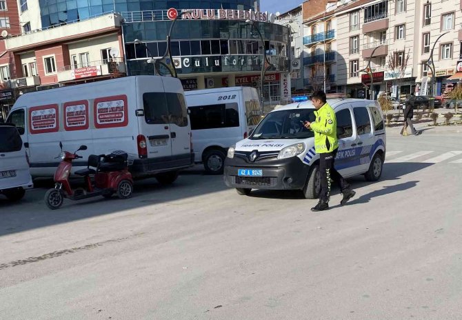 Kamyonet İle Elektrikli Üç Tekerlekli Bisiklete Çarpıştı: 1 Yaralı