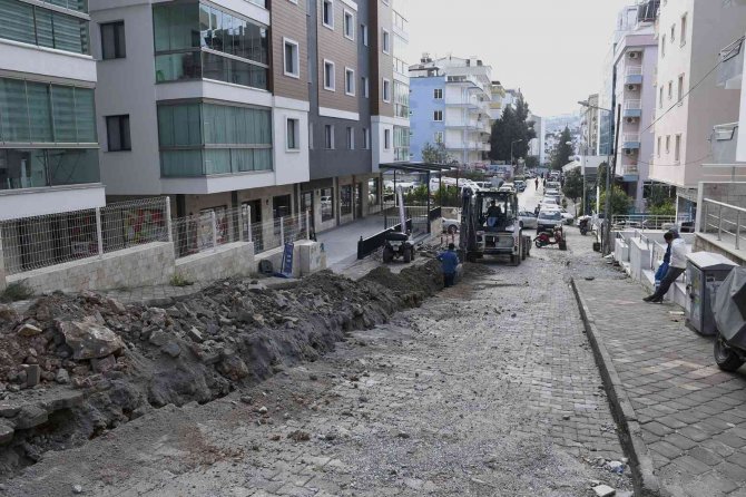 Kuşadası’nda Üst Ve Alt Yapı Çalışmaları Sürüyor