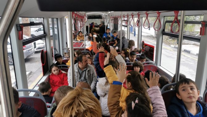 Manisa Büyükşehir Belediyesinden Kitap Fuarına Otobüs Desteği