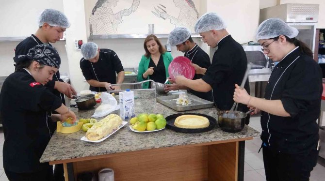 Tescilli Muz Ve Limonlu Pastalar Birincilik İçin Yarıştı