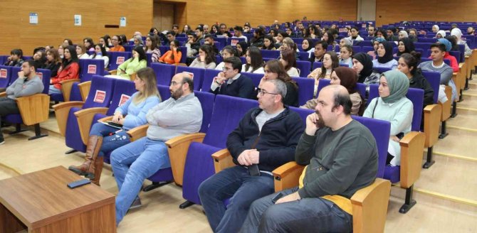 Nevü’de ‘Eğitimde Kişilik Modeli’ Konulu Seminer Düzenlendi