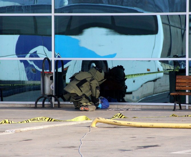 Bomba Şüphesiyle Patlatıldı İçinden Salça Çıktı
