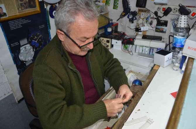 Saatçiler İçin Zaman Duruyor