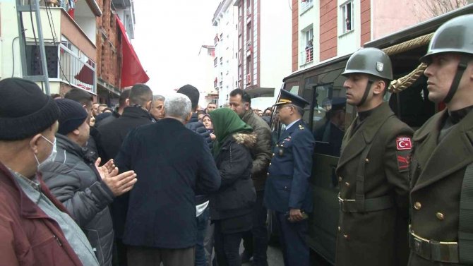 Şehit Halil İ̇brahim Yiğit’in Cenazesi Helallik Alınmak Üzere Baba Ocağına Getirildi