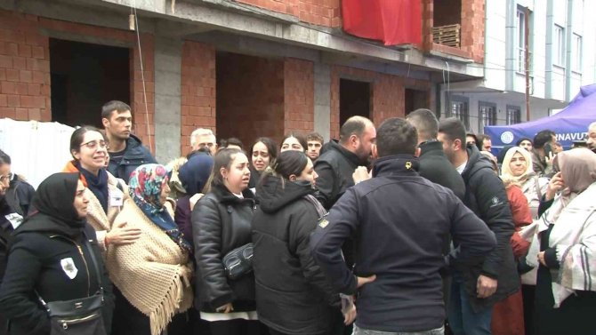 Şehit Halil İ̇brahim Yiğit’in Cenazesi Helallik Alınmak Üzere Baba Ocağına Getirildi