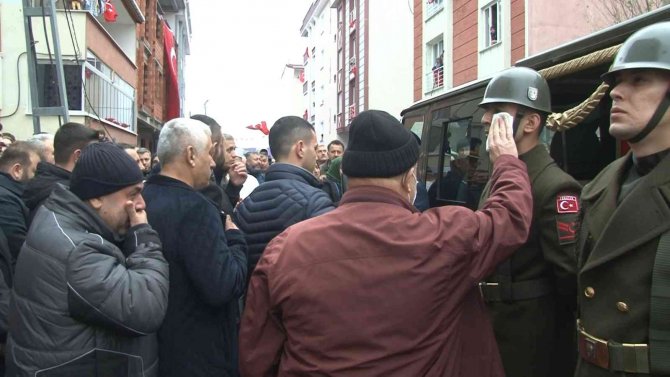 Şehit Halil İ̇brahim Yiğit’in Cenazesi Helallik Alınmak Üzere Baba Ocağına Getirildi