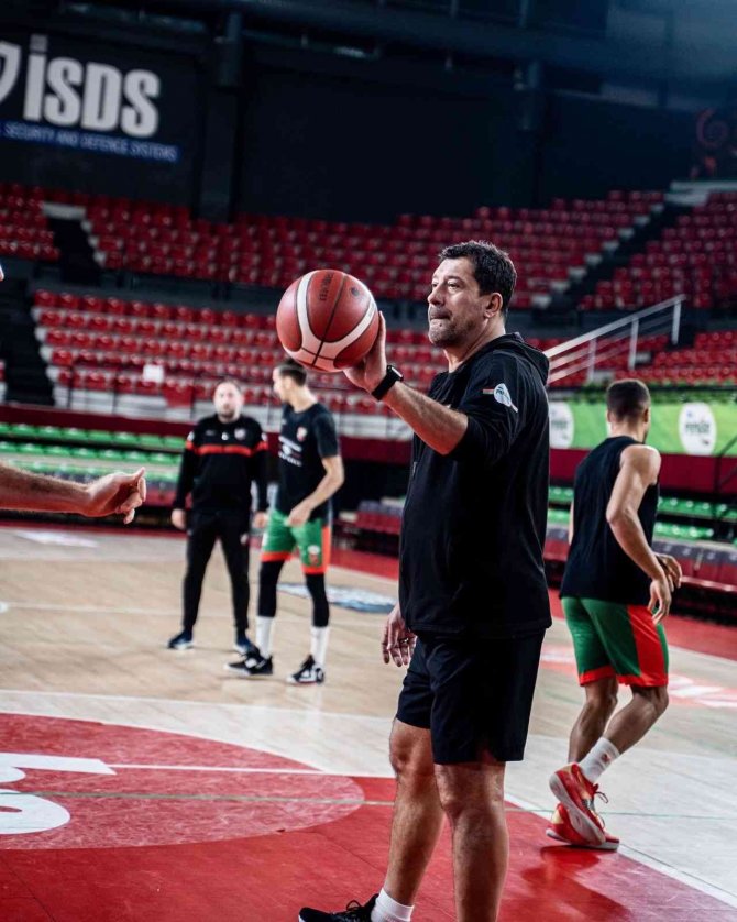 Pınar Karşıyaka, A.efes’e Hazırlanıyor