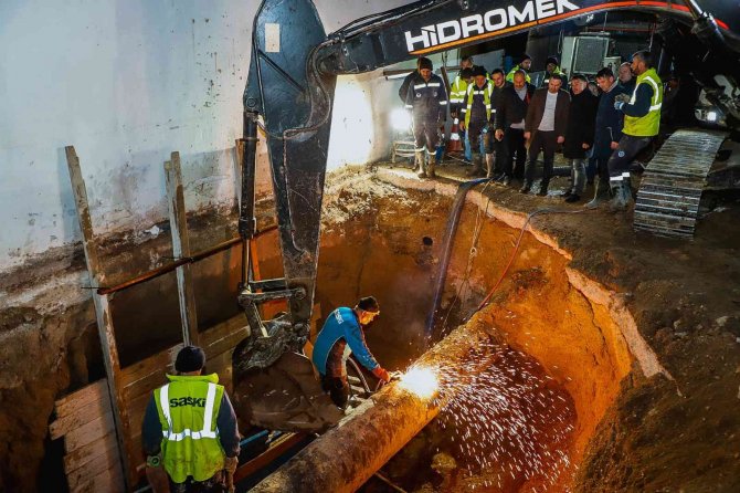 Arifiye’ye İçme Suyu Sağlayan Hat, Sabaha Kadar Süren Çalışmalar İle Yenilendi