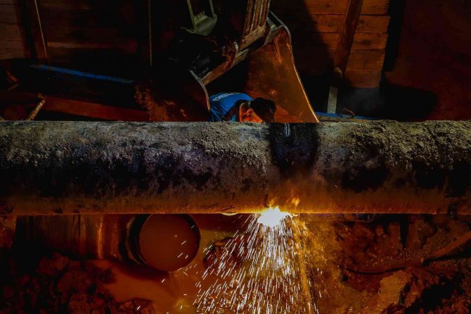 Arifiye’ye İçme Suyu Sağlayan Hat, Sabaha Kadar Süren Çalışmalar İle Yenilendi