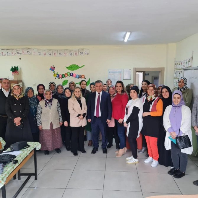 Pandeminin Getirdiği Olumsuzlukları Öğretmen, Veli Ve Öğrenci İş Birliği İle Aşıyorlar