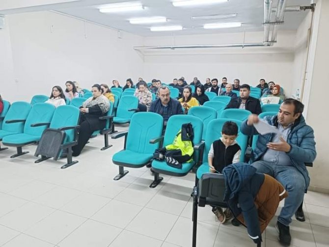 Öğretmenlere Trafik Kuralları Anlatıldı