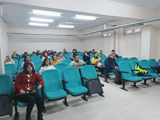 Öğretmenlere Trafik Kuralları Anlatıldı