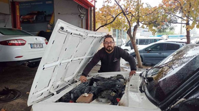 Tamir Edilen Otomobil Bir Anda Alev Aldı