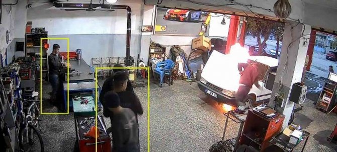 Tamir Edilen Otomobil Bir Anda Alev Aldı