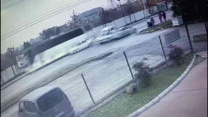 3 Araç Böyle Çarpıştı, O Anlar Kamerada