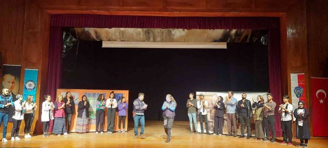 Polisler Ve Öğrenciler Bağımlılığa