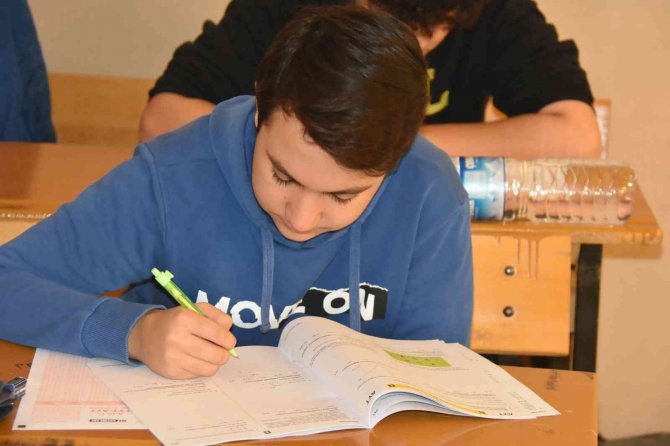 Belediyeden Üniversite Adaylarına Ücretsiz Deneme Sınavı