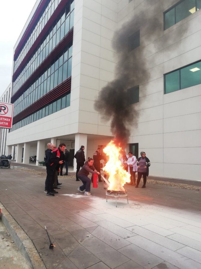 İ̇tfaiyeden Yalova Devlet Hastanesi Personeline Yangın Eğitimi