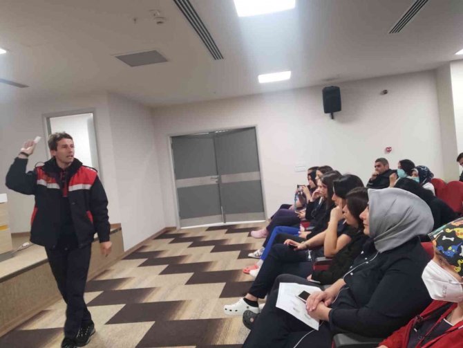 İ̇tfaiyeden Yalova Devlet Hastanesi Personeline Yangın Eğitimi