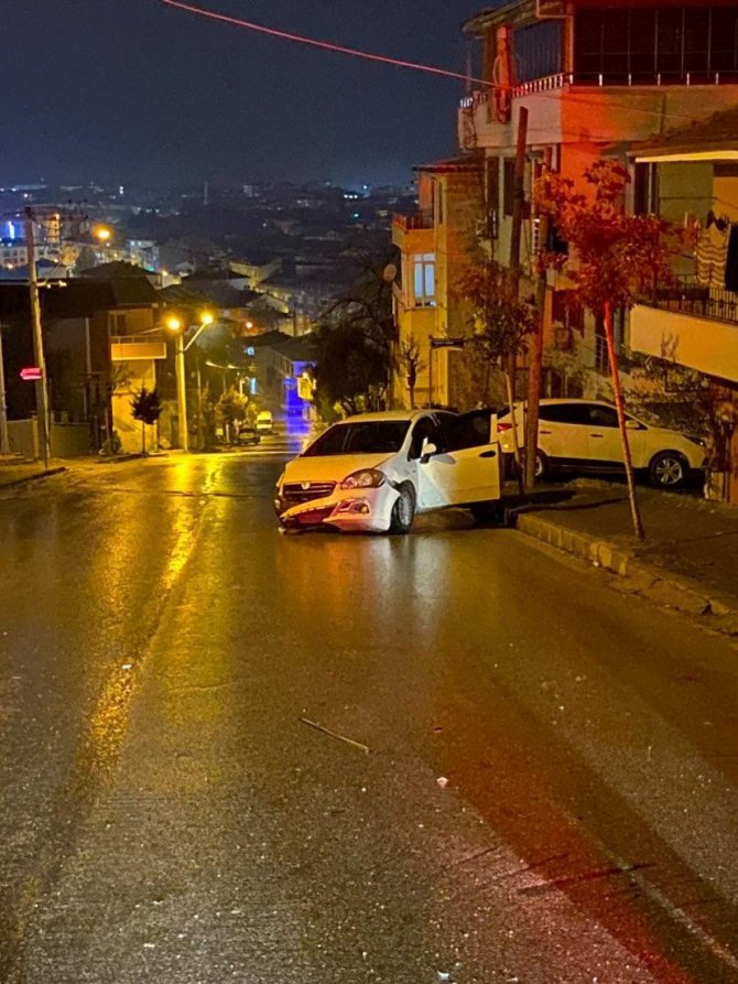 Radar Caddesi’nde Maddi Hasarlı Kaza