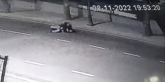 İ̇stanbul’da Uçan Tekme Dehşeti Kamerada: Evine Giderken Saldırıya Uğradı