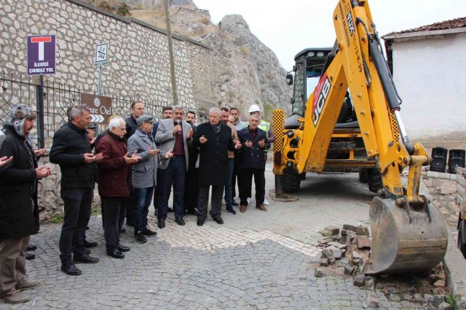 Amasya Belediyesi Tarihi Hatuniye Mahallesi’nde Sokak Sağlıklaştırma Projesi Başlattı