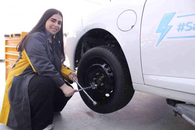 "Altın Bilezikli" Kızlar
