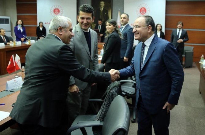 Adalet Bakanlığı İşaret Diliyle Hukuki Terimler Sözlüğü Hazırlıyor