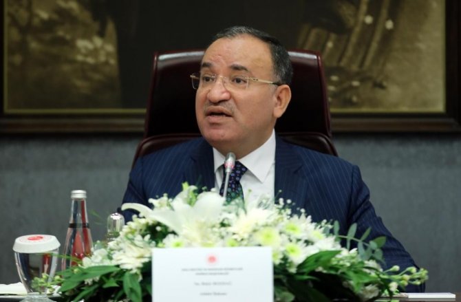 Adalet Bakanlığı İşaret Diliyle Hukuki Terimler Sözlüğü Hazırlıyor