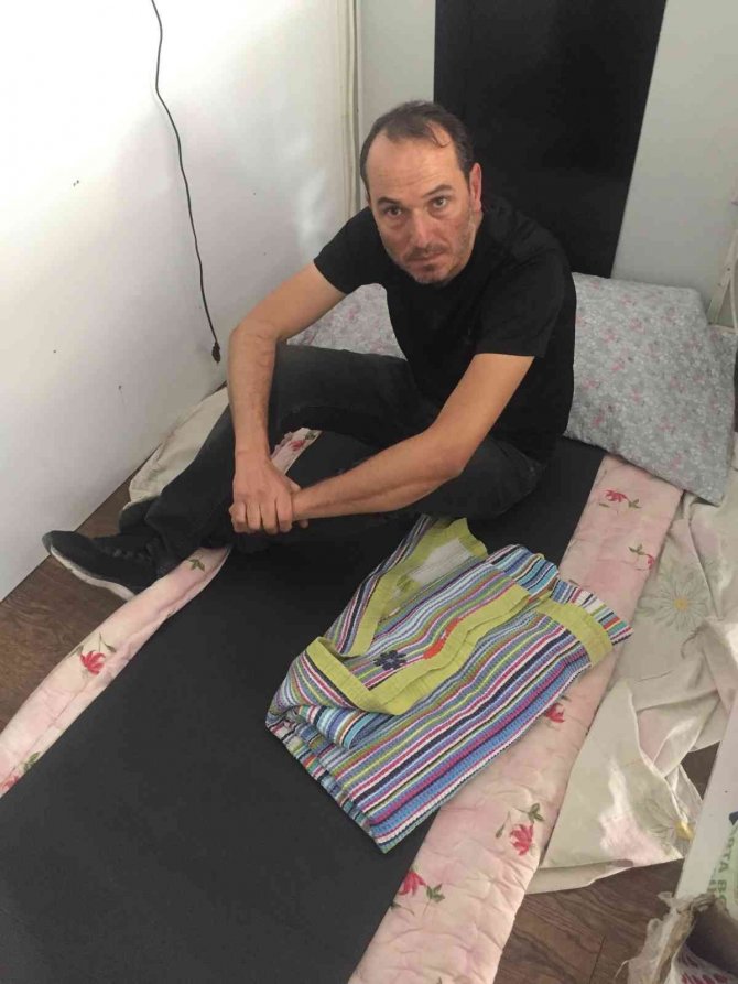 Sevgilisinin Ailesi Kabusu Oldu, Artık İş Yerinde Yatıyor