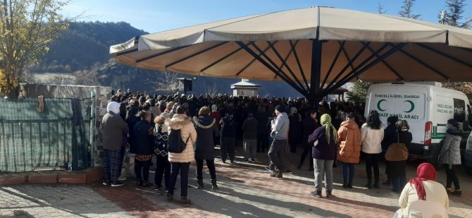 Almanya’da Cesedi Ormanlık Alanda Parçalanmış Halde Bulunan Şahıs Tunceli’de Toprağa Verildi