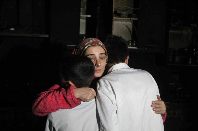 İ̇şe Giden Anne, Dönüşte Evini Yanmış Halde Buldu
