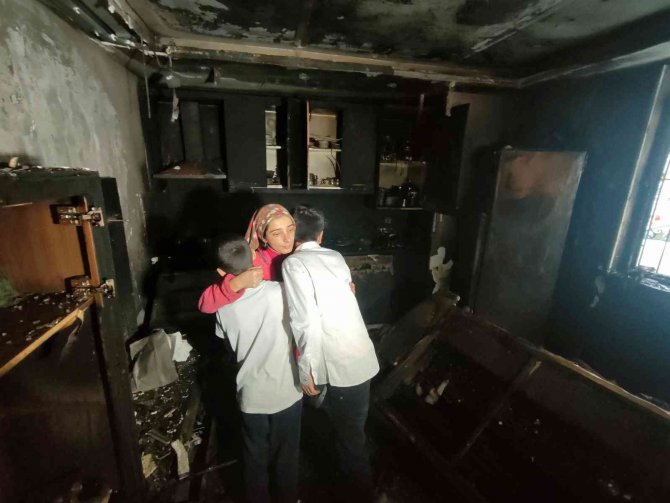 İ̇şe Giden Anne, Dönüşte Evini Yanmış Halde Buldu