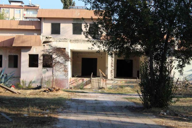 Bir Zamanlar Binlerce Kişi Ziyaret Ediyordu, Şimdi Harabeye Döndü