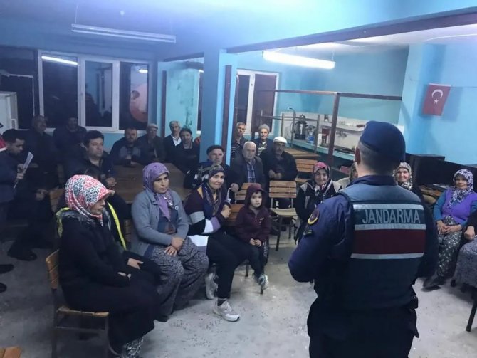 Karacasu’da Vatandaşlar ’Teknoloji Bağımlığı’ Konusunda Bilgilendirildi