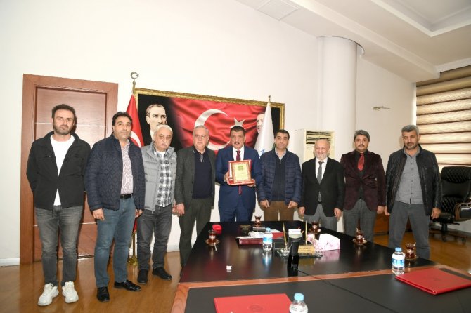 Başkan Gürkan’a Esnaflardan Plaket