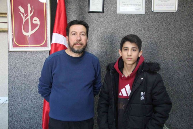 Batman’da 8. Sınıf Öğrencisi İki Günde İ̇stiklal Marşı’nı Arapça Ezberledi