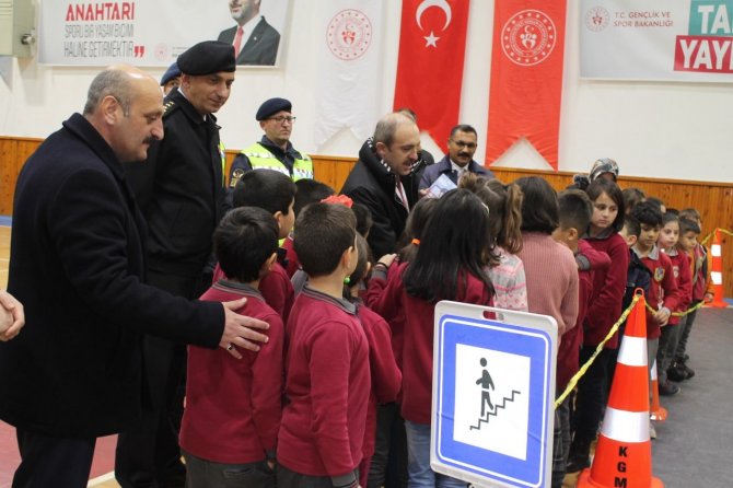 Emniyet Kemeri Simülasyon Aracından İnenler Emniyet Kemerinin Önemini Anladılar