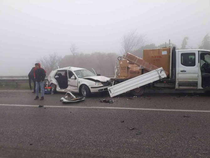 Bursa’da Yoğun Sis Nedeniyle 9 Farklı Noktada 22 Araç Kaza Yaptı: 6 Yaralı