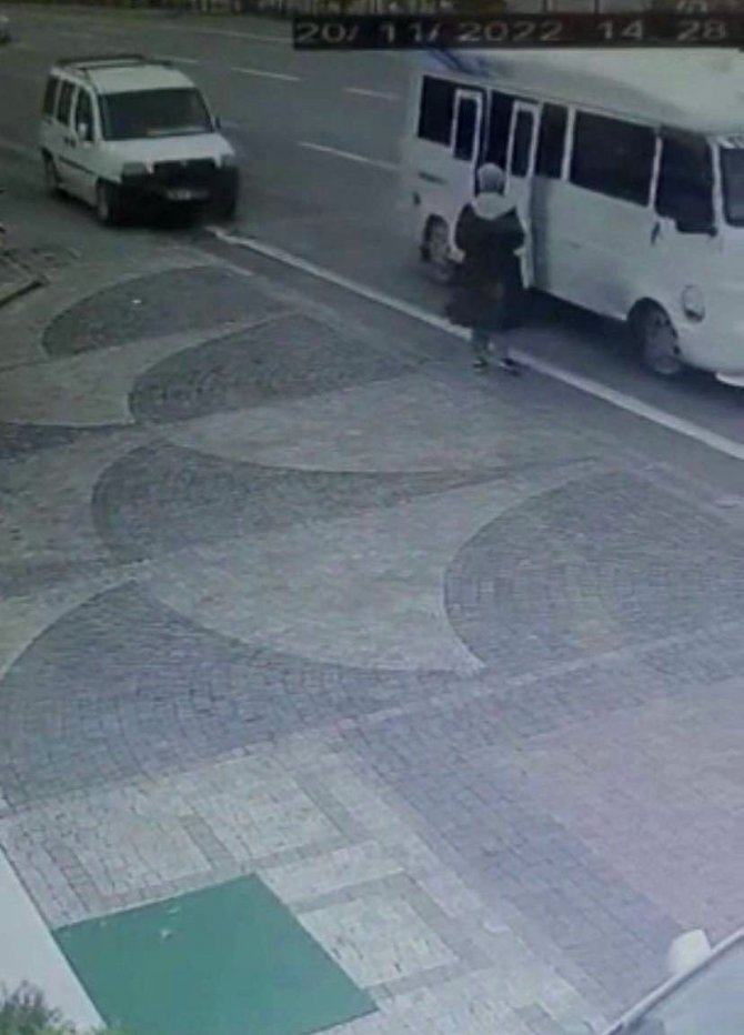 Otomobilin Çarptığı Kadın Hastanede Yaşam Mücadelesi Veriyor