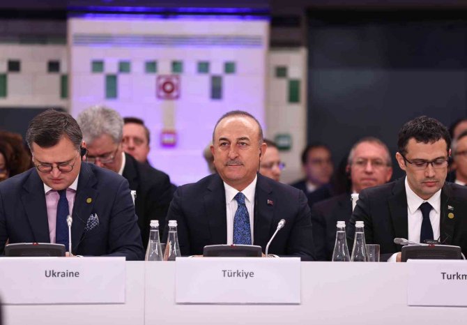 Bakan Çavuşoğlu: “Diplomasiye Bir Şans Verildiğinde Müzakere Yoluyla Çözüm Mümkün”