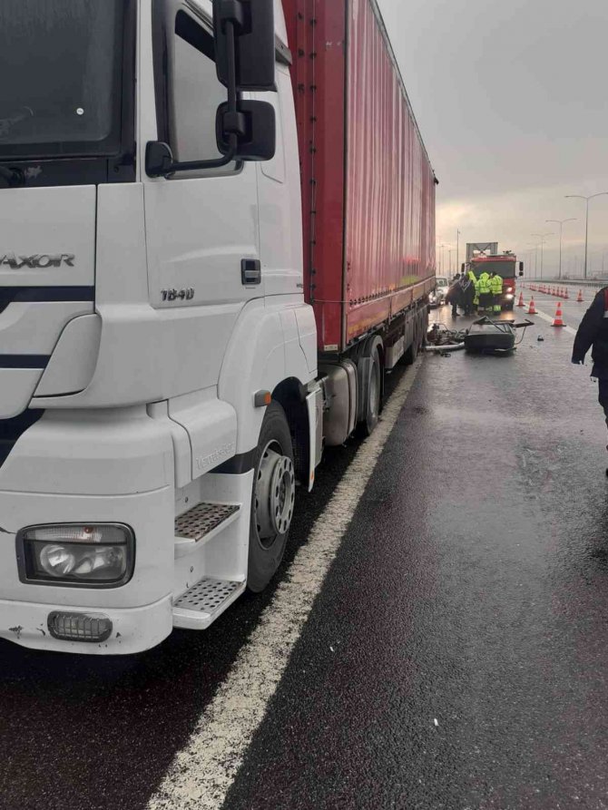 İ̇zmir-i̇stanbul Otoyolunda Feci Kaza: 2 Ölü 2 Yaralı