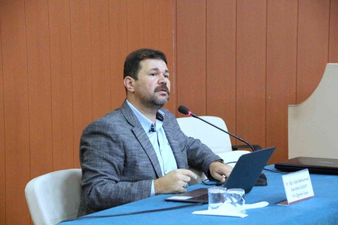 Üniversitede “Ailede Etkili İ̇letişim” Konferansı