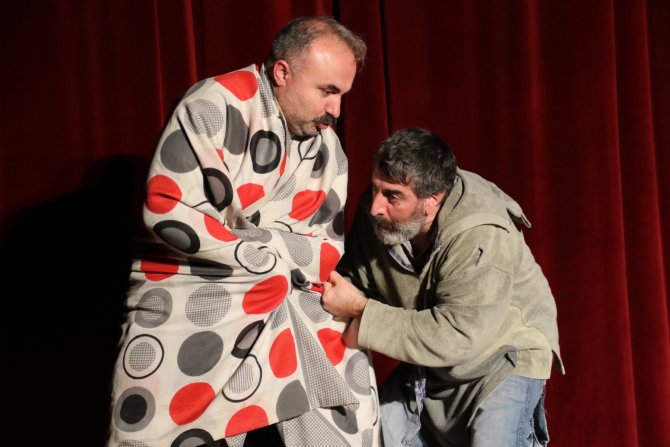 “Ziyafet Sofrası” Akşehirli Tiyatro Severlerle Buluştu